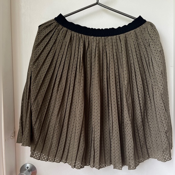 Joe fresh olive eyelet pleated skirt size S - Picture 2 of 10